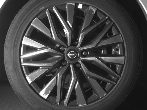 Used 2025 Nissan Altima 2.5 SV FWD image 13