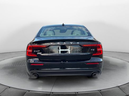 Used 2021 Volvo S60 T5 Momentum w/ Premium Package image 6