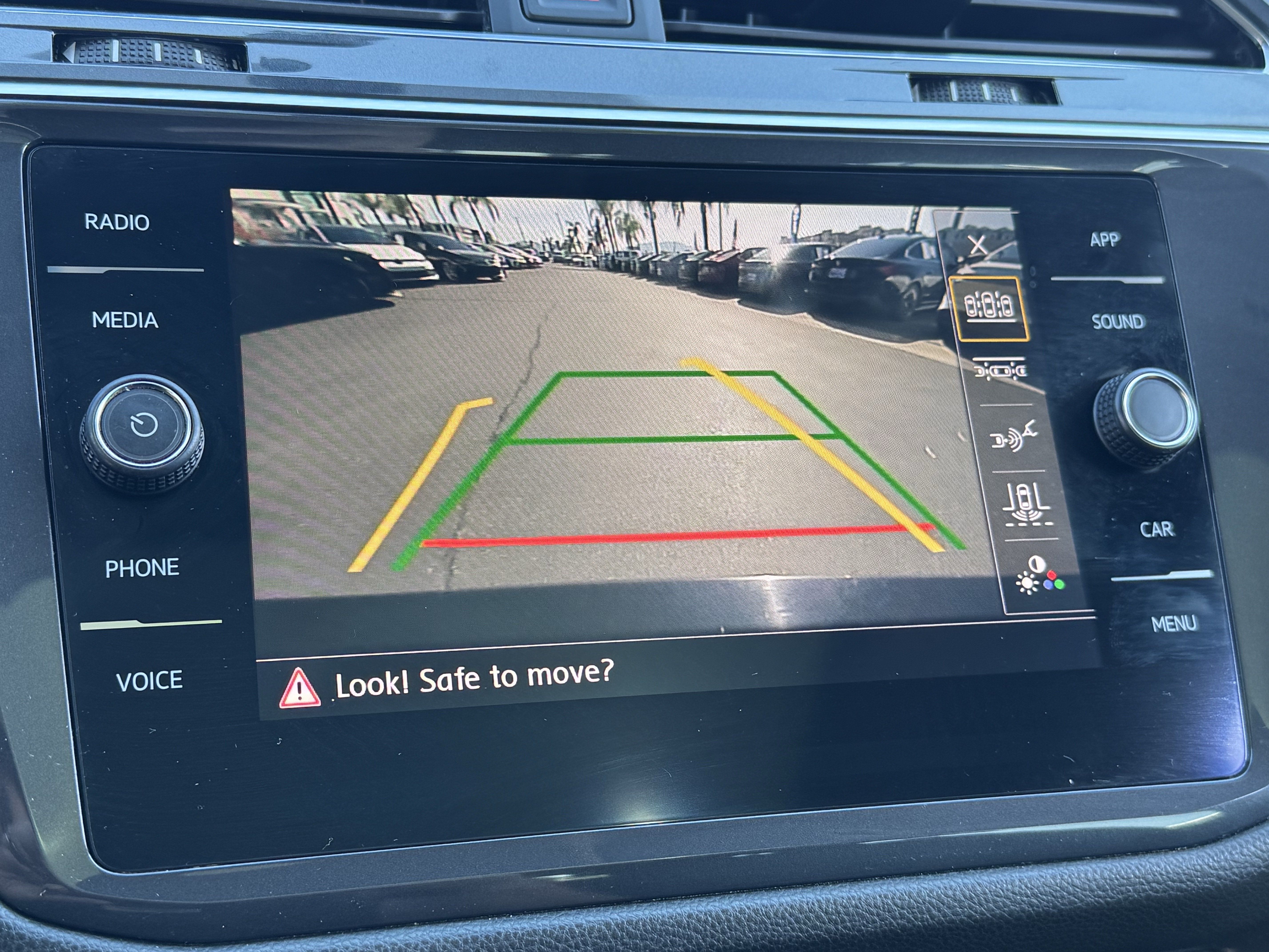 Used 2020 Volkswagen Tiguan SE w/ Panoramic Sunroof Package FWD image 21