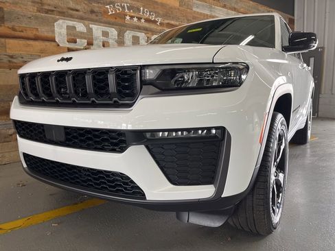 New 2026 Jeep Grand Cherokee Limited w/ Limited Altitude Package image 12