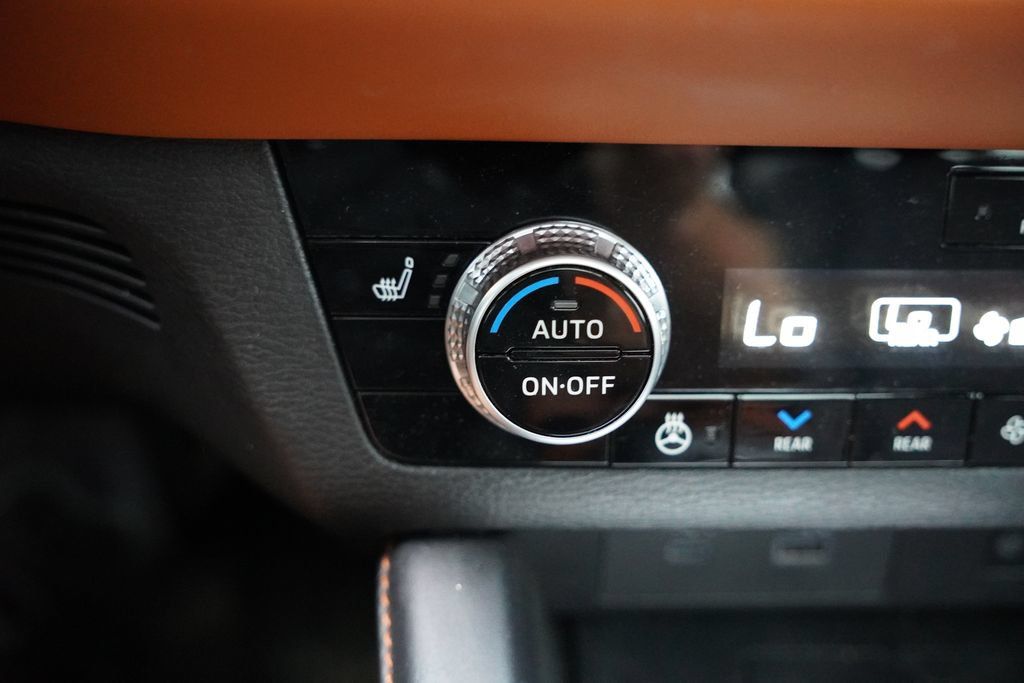 Used 2024 Mitsubishi Outlander SEL AWD/4WD image 8