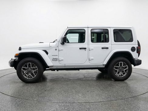 Used 2025 Jeep Wrangler Sahara image 5