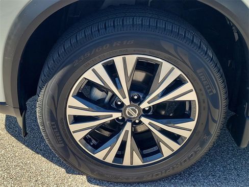 Used 2021 Nissan Rogue SV image 11