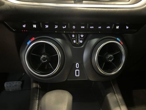 Used 2025 Chevrolet Blazer LT FWD image 25