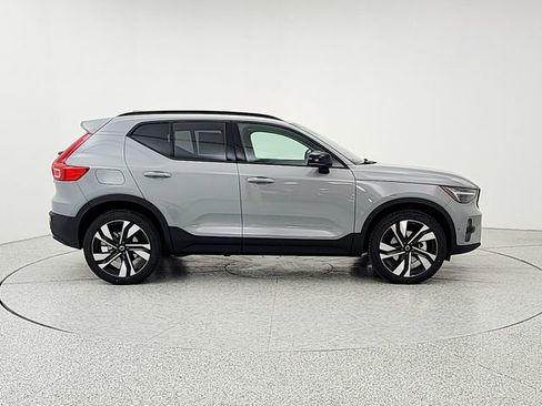 New 2026 Volvo XC40 B5 Plus w/ Climate Package AWD/4WD image 4