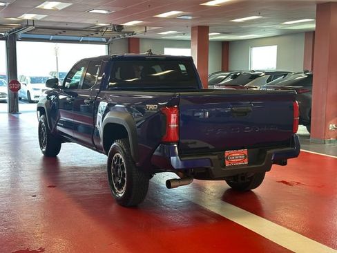 Certified 2024 Toyota Tacoma TRD Off-Road AWD/4WD image 5