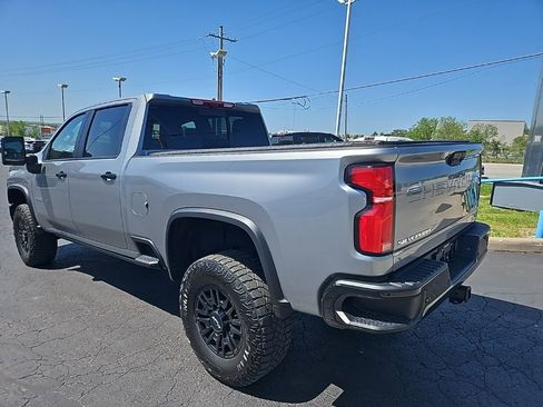 Used 2025 Chevrolet Silverado 2500 ZR2 w/ Technology Package AWD/4WD image 9