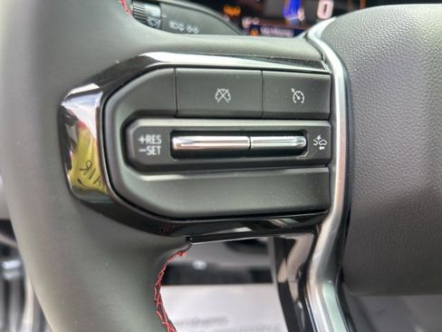 Used 2025 Chevrolet Colorado Z71 w/ Technology Package image 18