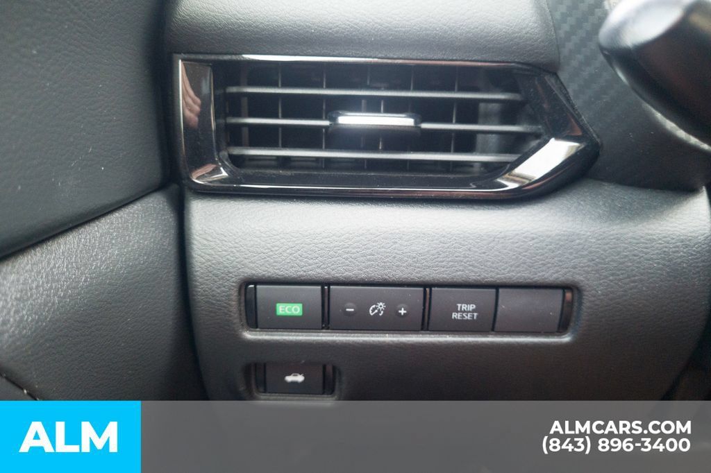 Used 2024 Nissan Sentra SV FWD image 33