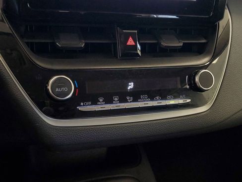 Used 2025 Toyota Corolla LE image 21