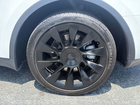 Used 2025 Tesla Model Y Long Range image 10