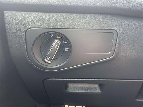 Used 2022 Volkswagen Tiguan SE R-Line image 20