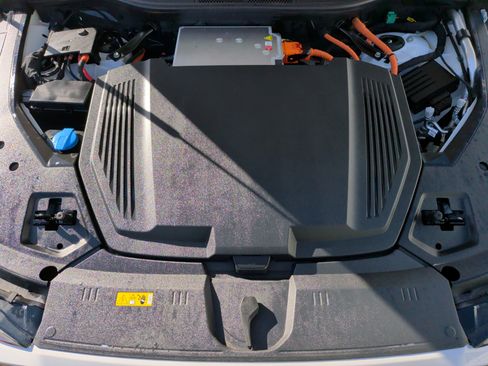 Used 2023 Audi e-tron Prestige w/ Prestige Package image 36