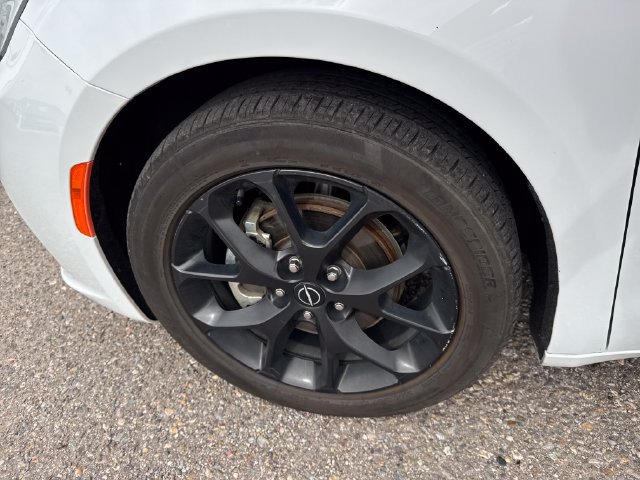 Used 2025 Chrysler Pacifica Limited FWD image 18