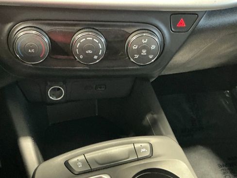 Used 2025 Chevrolet Trax LS FWD image 22