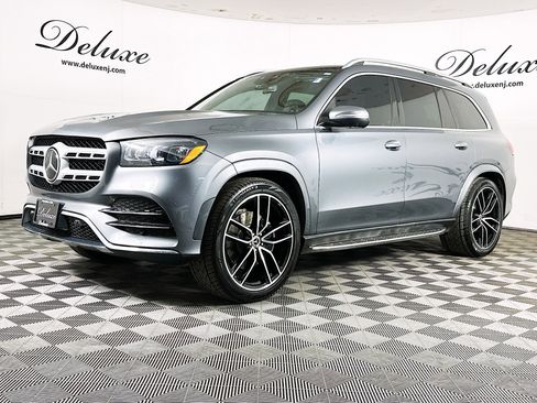 Used 2022 Mercedes-Benz GLS 450 4MATIC w/ AMG Line Exterior image 3