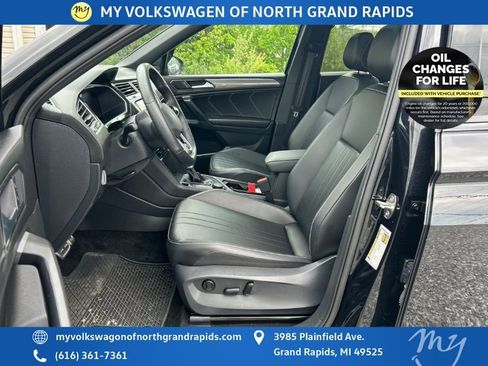 Used 2024 Volkswagen Tiguan SE R-Line AWD/4WD image 12