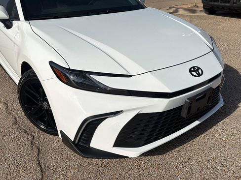Used 2025 Toyota Camry SE w/ Convenience Package FWD image 8