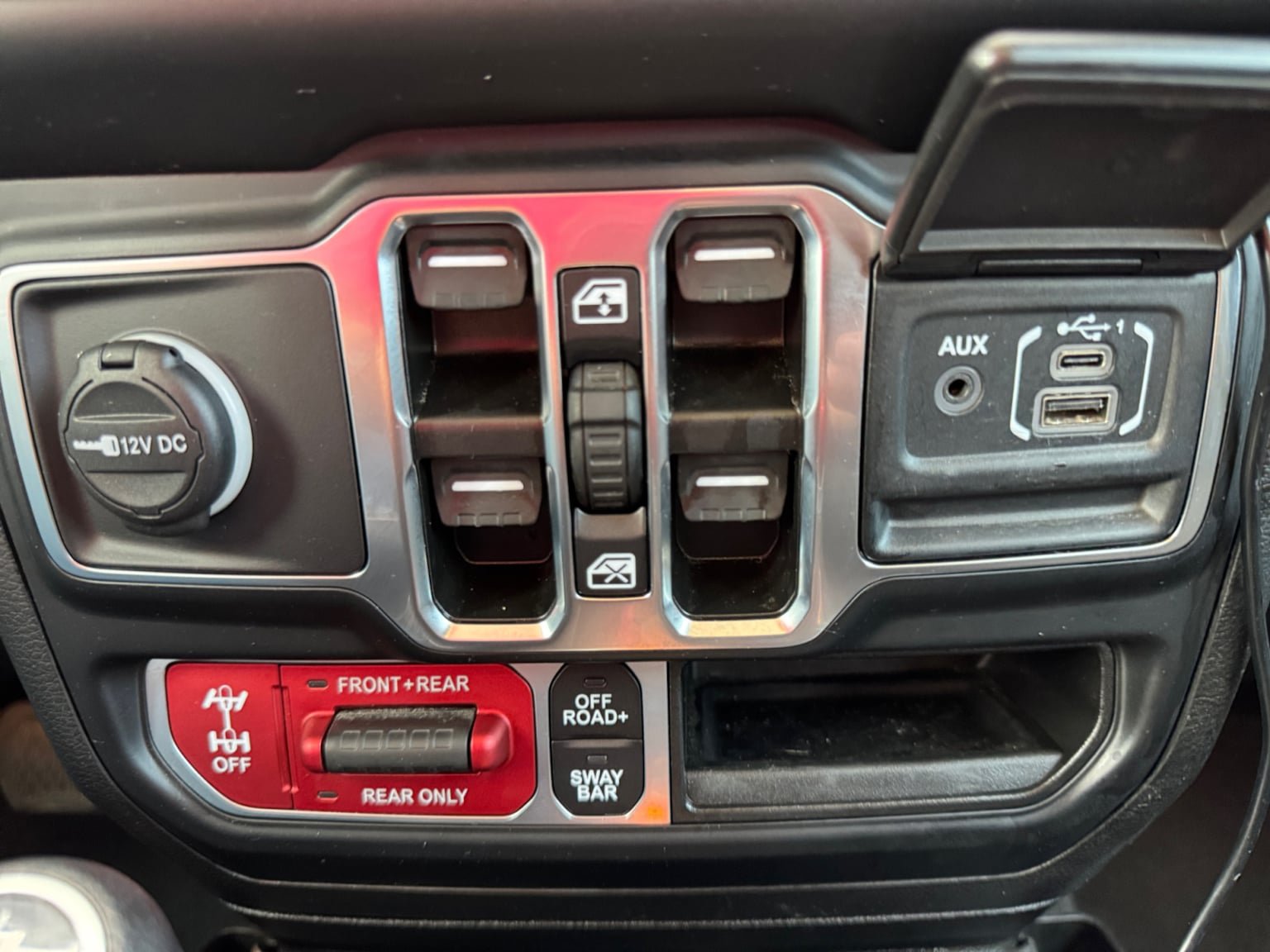 Used 2023 Jeep Wrangler Unlimited Rubicon AWD/4WD image 25