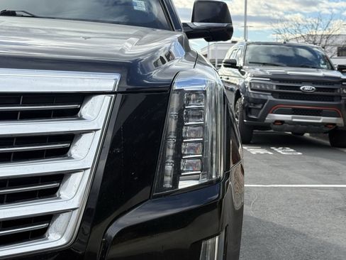 Used 2017 Cadillac Escalade ESV Platinum image 33