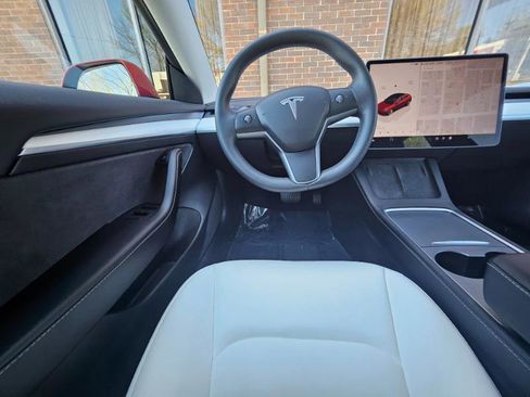 Used 2023 Tesla Model 3 Standard Range image 4