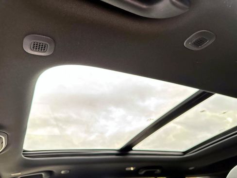 New 2025 Jeep Grand Cherokee Limited image 12