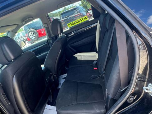 Used 2014 Kia Sorento LX image 11