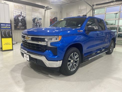 Used 2023 Chevrolet Silverado 1500 LT AWD/4WD image 4