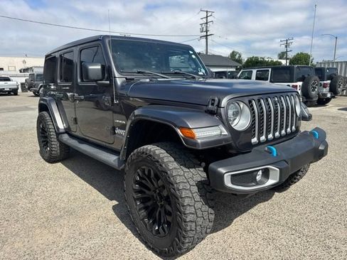 Used 2022 Jeep Wrangler Unlimited Sahara w/ Cold Weather Group AWD/4WD image 3
