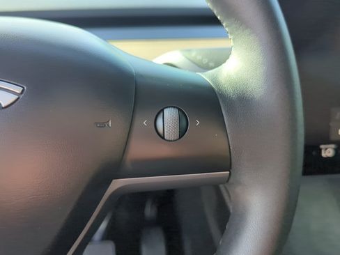 Used 2023 Tesla Model Y Long Range AWD/4WD image 16