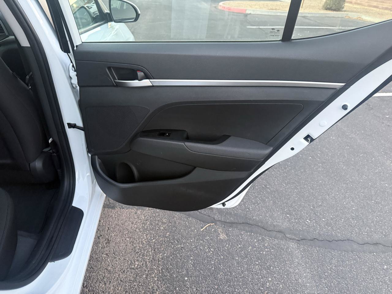 Used 2020 Hyundai Elantra SE w/ Cargo Package (C1) FWD image 16