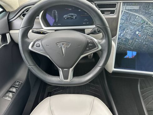 Used 2013 Tesla Model S Performance image 14