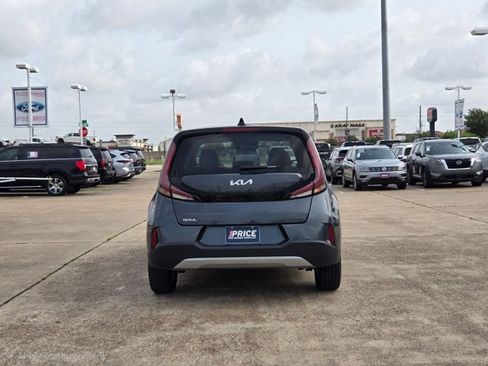 Used 2025 Kia Soul LX w/ LX Technology Package FWD image 6