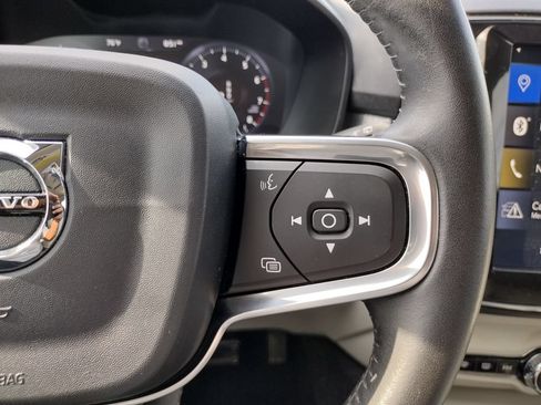 Used 2020 Volvo XC40 T4 Momentum FWD image 23
