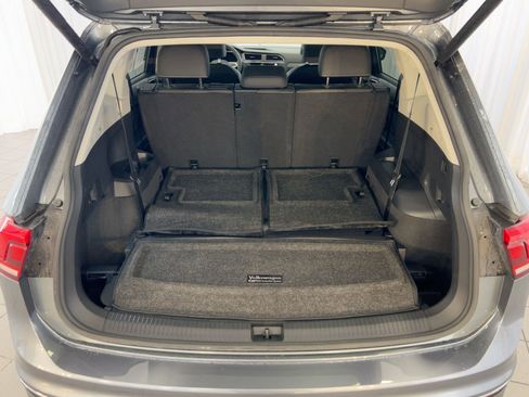 Used 2024 Volkswagen Tiguan SE image 34