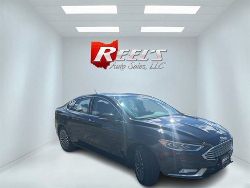 Used 2017 Ford Fusion SE w/ Fusion SE Technology Package image 3