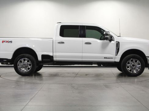 Used 2024 Ford F250 Lariat w/ Chrome Package image 3