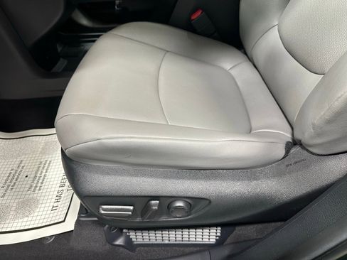 Used 2025 Toyota Sienna XLE image 14