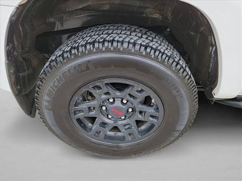 Used 2019 Toyota 4Runner TRD Off-Road Premium AWD/4WD image 12