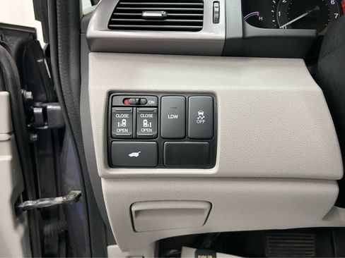 Used 2017 Honda Odyssey EX-L image 16