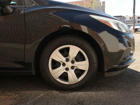 Used 2018 Chevrolet Cruze LS FWD image 9
