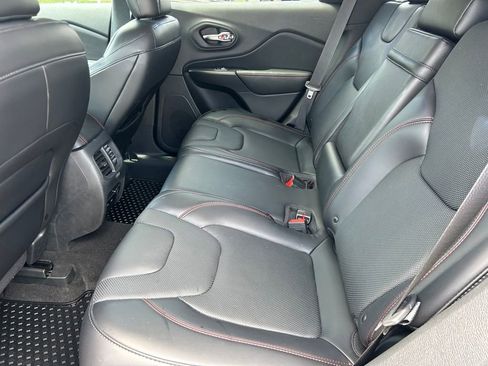 Used 2019 Jeep Cherokee Trailhawk AWD/4WD image 17