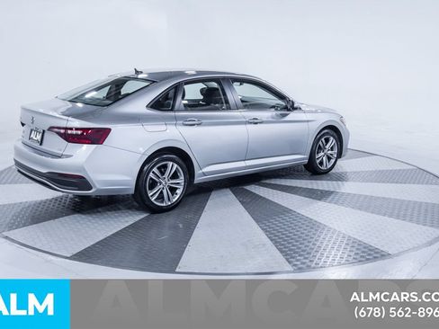 Used 2024 Volkswagen Jetta SE FWD image 10