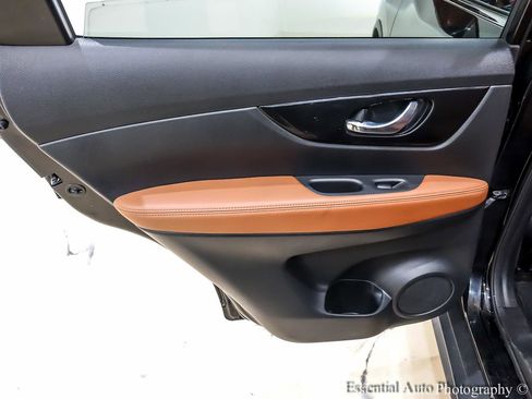 Used 2017 Nissan Rogue SL w/ SL Premium Package image 27