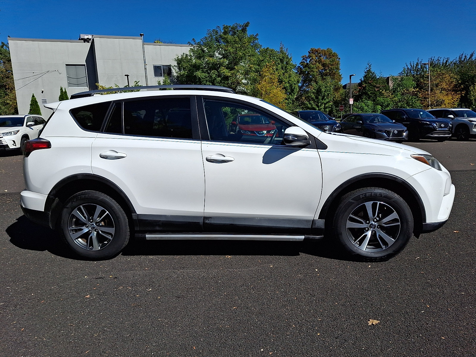 Used 2018 Toyota RAV4 XLE AWD/4WD image 7