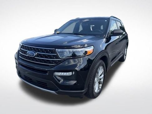 Used 2020 Ford Explorer XLT w/ Equipment Group 202A AWD/4WD image 3