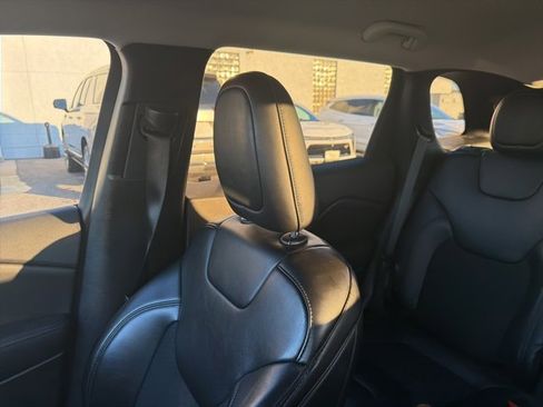 Used 2019 Jeep Cherokee Latitude Plus image 46