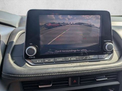 Used 2025 Nissan Rogue SV FWD image 13