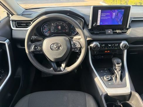 Used 2025 Toyota RAV4 LE AWD/4WD image 15