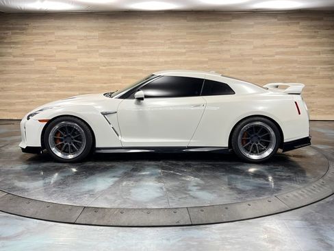 Used 2020 Nissan GT-R Premium w/ Premium Interior Package AWD/4WD image 20
